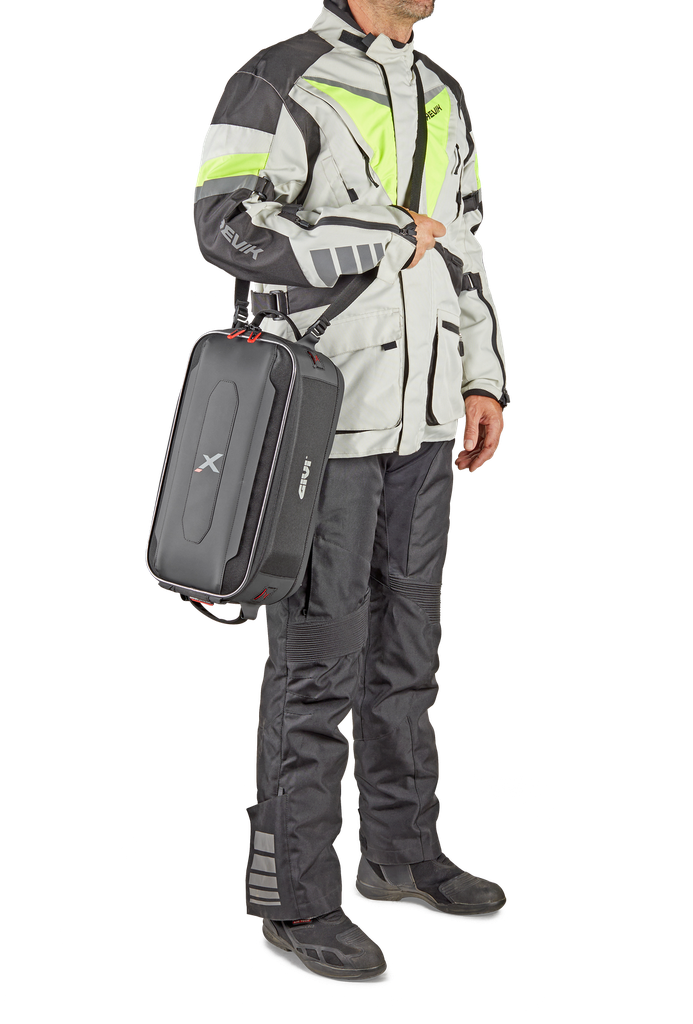 XL10_cargo-bag_dressed_givi_2128x1600.png