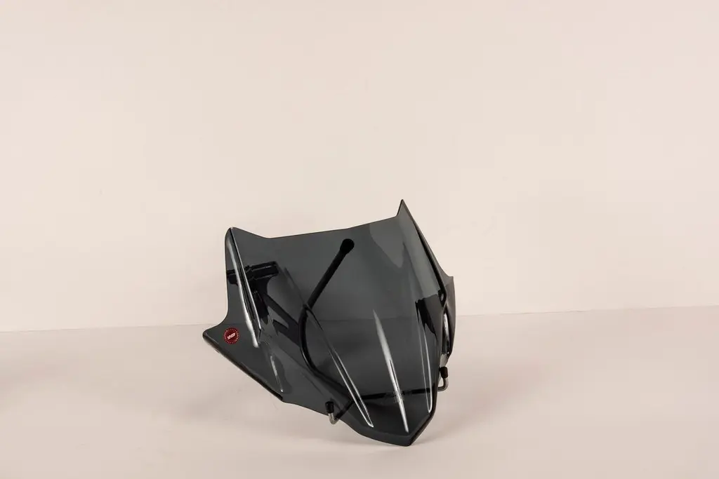 Parabrisa Especifico Ahumado28 X 36.5 Cm (Incluye Kit Anclaje) Bmw G 310 R (17-18)